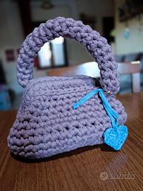 Borsa fatta a mano.