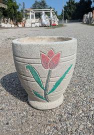 Vasi di vari modelli in graniglia bianca colorata