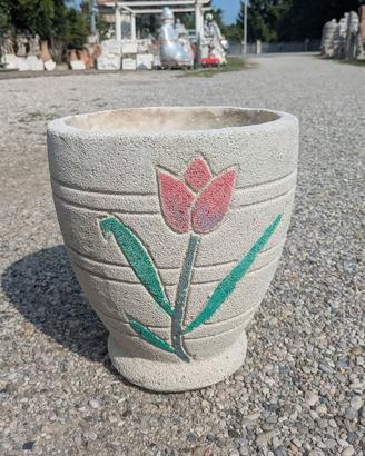 Vasi di vari modelli in graniglia bianca colorata