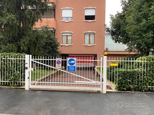 Box singolo in centro a Cusano Milanino