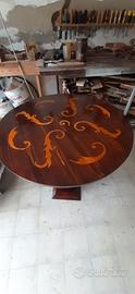 Tavolino intarsiato