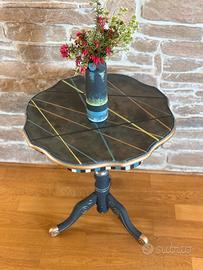 Tavolino legno tre piedi