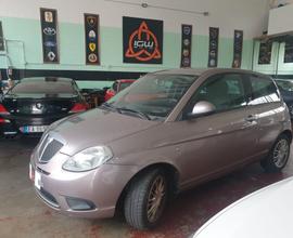 Lancia Ypsilon oro