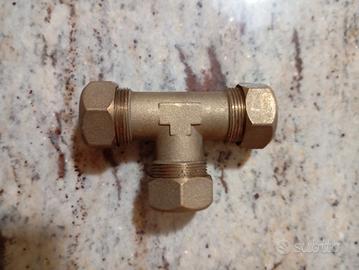 Raccordo a Tee diametro 22 x 22 x 22