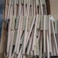 Spazzolini setola legno, cm 20, euro 0,50 cadauno