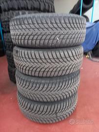 Gomme invernali 215/65 R16 con cerchi e copricerch
