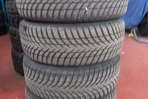 Gomme invernali 215/65 R16 con cerchi e copricerch