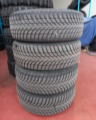 Gomme invernali 215/65 R16 con cerchi e copricerch