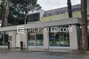 Immobile in asta di 468 m² con più di 5 locali a C