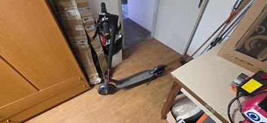 monopattino elettrico ninebot