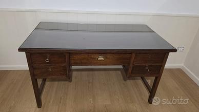 Scrivania in legno