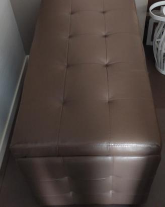 Puff simil pelle color tortora