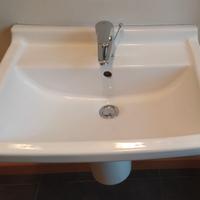 Lavello Duravit bagno e specchio con illuminazione