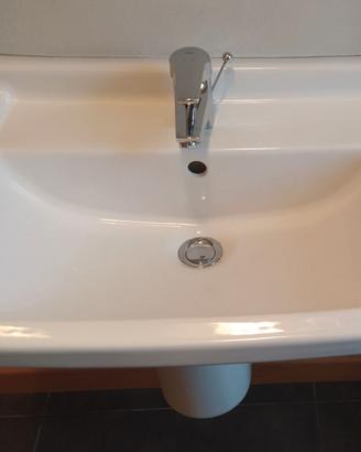 Lavello Duravit bagno e specchio con illuminazione