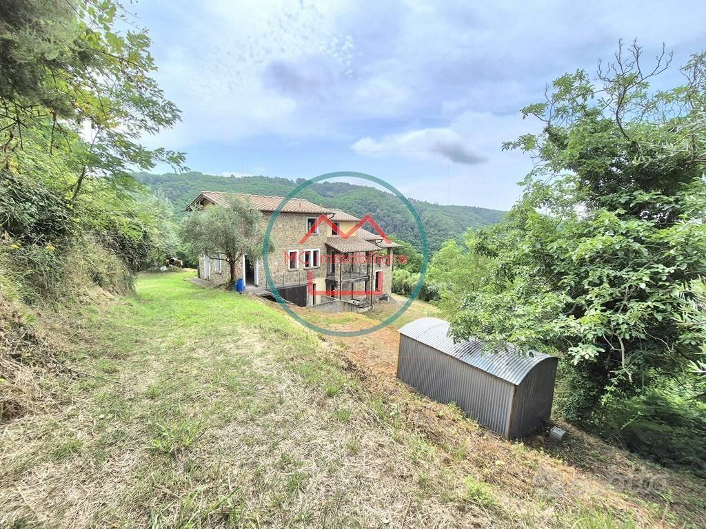 Rustico / Casale di 377 m² con più di 5 locali a M - Vista 2