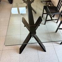 Tavolo con piano di cristallo