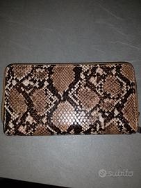 Portafoglio da donna pitonato maxi