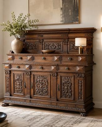 Credenza in legno intagliato