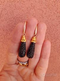 orecchini in resina, tutto placcato oro