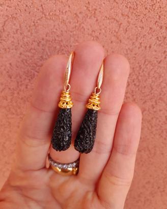 orecchini in resina, tutto placcato oro