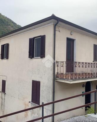 CASA SEMINDIPENDENTE A CASALVIERI