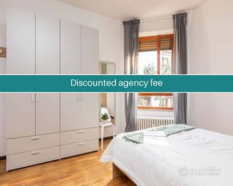 Stanza in appartamento di 180 m² a Milano