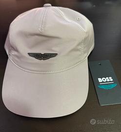 Boss x Aston Martin con logo rivettato