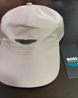 Boss x Aston Martin con logo rivettato