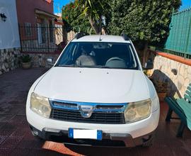 DACIA Duster Laureate GPL 2011