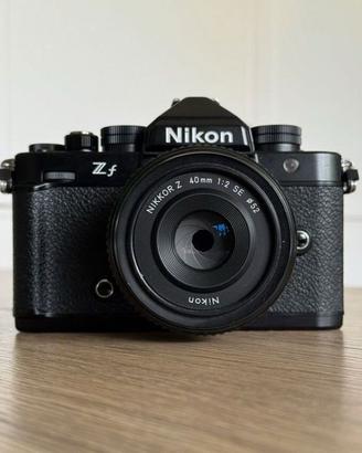 Fotocamera Nikon ZF + Nikkor Z 40mm f2 SE