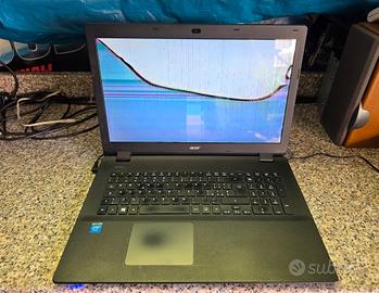 Notebook Acer ES1-711 con display 17" rotto 