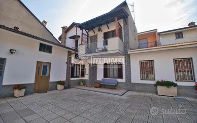 SOLUZIONE IN CORTE INDIPENDENTE CON DEPANDANCE !!!