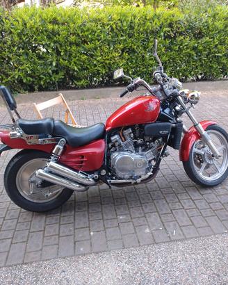 Moto Honda VF750 Magna
