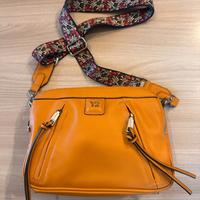 YNot? Borsa con tracolla a fiori, color Ocra