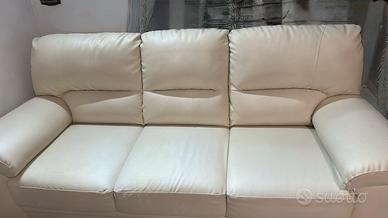 Divano simil pelle bianco come nuovo