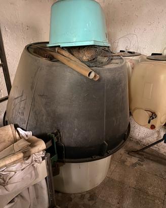Pigiatrice elettrica , torchio , vasche e serbatoi