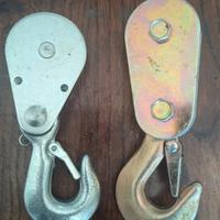 Coppia pulegge con gancio di sicurezza per corda