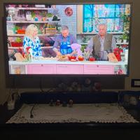 Smart tv graetz 49” COME NUOVO