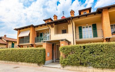 CINQUE LOCALI CON DOPPI SERVIZI E GIARDINO PRIVATO