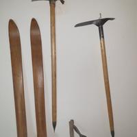 varia attrezzatura montagna,sci legno,ciaspole 