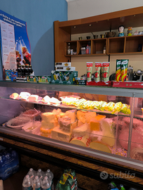 Minimarket con salumeria