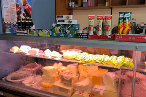 Minimarket con salumeria