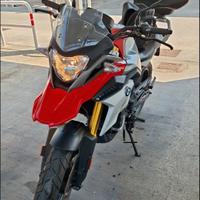Moto BMW G 310 GS con Bauletto