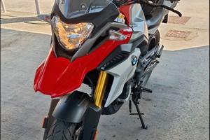 Moto BMW G 310 GS con Bauletto