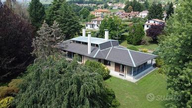 Villa di 1108 m² con più di 5 locali e box auto do
