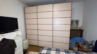 Armadio ad ante scorrevoli