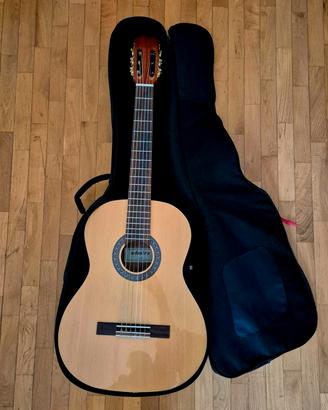 chitarra in buone condizioni