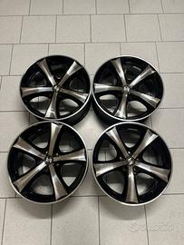 Cerchio in lega Eta beta il 19 pollici.