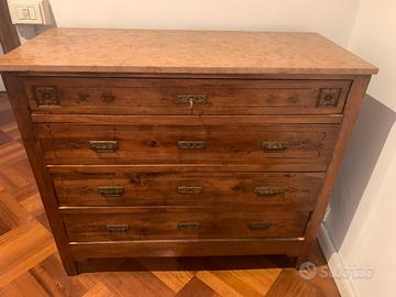 Cassettone in legno con piano in marmo