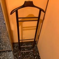 Servi muto, poggia giacche e pantaloni